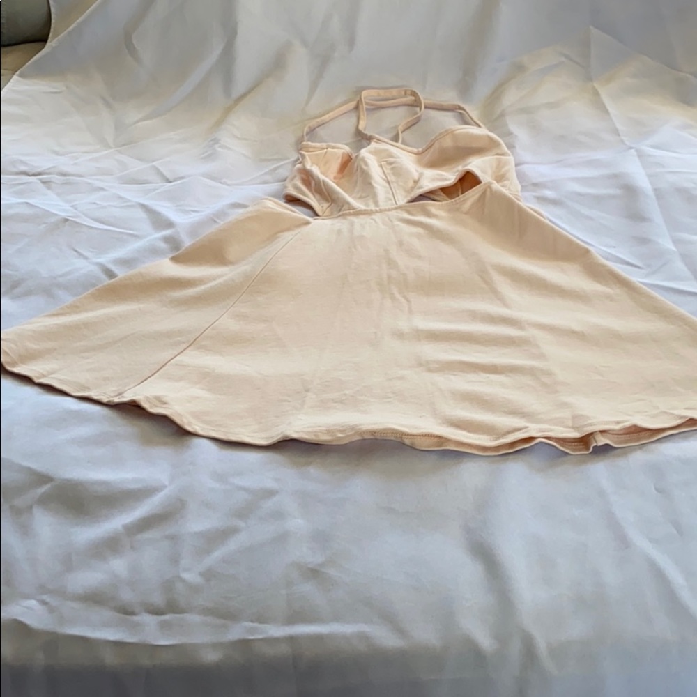 Dress. - Picture 4 of 7
